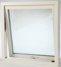 2 Beslag Vridbeslag i gulkromaterat stål som är utvändigt vitlackerat på fönster med aluminiumbeklädnad i NCS S 0502-Y.
