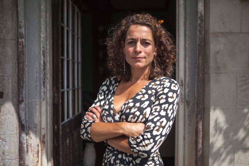 ALEX POLIZZI: THE HOTEL INSPECTOR SPONS VIAFREE Den handlingskraftiga Alex Polizzi hjälper krisande hotell och vandrarhem att hamna på rätt köl.