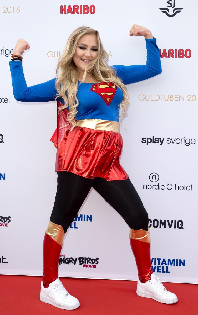 PROFILER TOVA HELGESSON Tova Helgesson startade sin YouTube -kanal 2015 och på Guldtuben 2016 tog hon hem hela 3 priser.