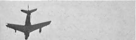 Sista paret ut. En rote J 34 :or (Hawker Hunter) smyger bort bakom tl-tornet kl 14.50 den 11 februari 1969. - TACK för fint jobb!