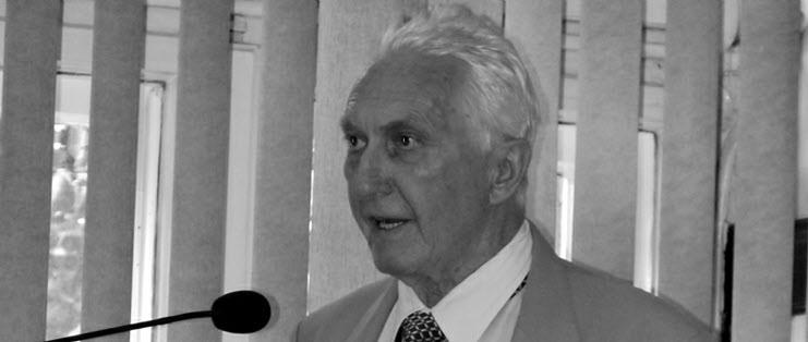Tero kaj Espero geologio kaj teologio Prelego dum la ekumena kongreso en Vroclavo, julio 2009 DUDICH, Endre, HU [Ni vivas] kun espero, ke la kreitaro mem ankaŭ liberiĝos el la sklaveco de pereo en la