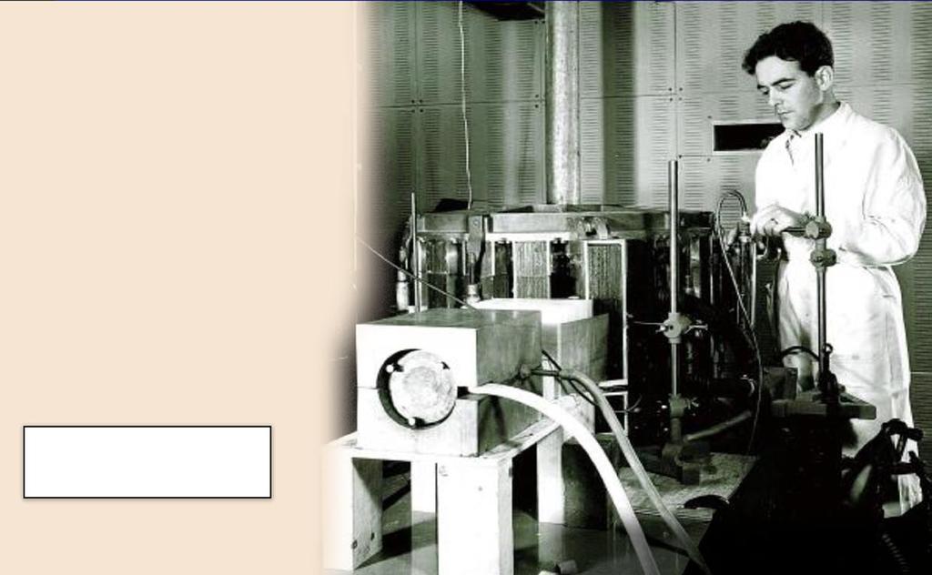 En liten ring Sveriges första elektronaccelerator byggdes på KTH 1945. Den hade en diameter på 13 cm och kunde accelerera elektroner i en ringformad bana till energin 2 MeV.