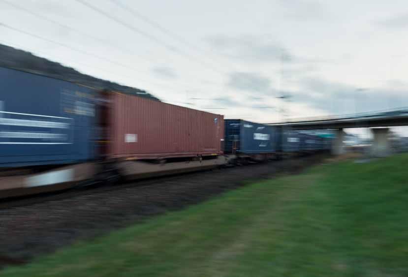 utgår från helheten och inte från de enskilda delarna. Logistiken utgår också från handel och från företagen, det vill säga varuägarna, som är transportköpare.