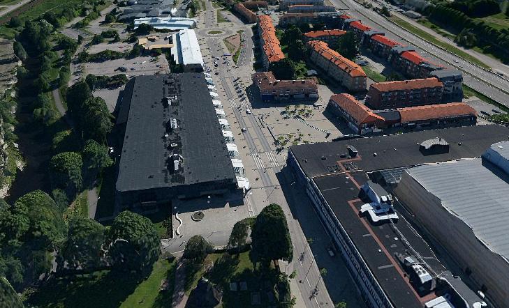 Partille: Centrum 7 1 Bakgrund Genom att spänna över E20 binder Allums köpcenter samman centrala Partille, nuvarande anläggning ansluter i norr till Gamla Kronvägen och Kyrktorget.