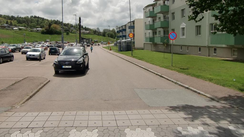 60km/tim. Från cirkulationsplatsen på Gamla Kilandavägen och upp till Vimmersjön finns en bred GC-väg och anspråk att korsa gatan saknas då det enbart är jordbruksmark på andra sidan.