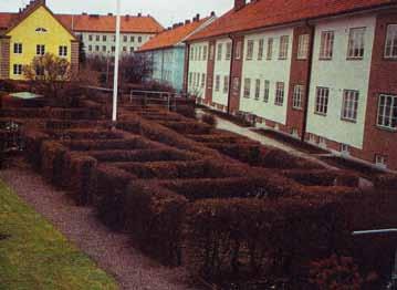 Detta är sedan länge vanligt i Tyskland och Danmark och fanns även i Sverige kring sekelskiftet i storgårdskvarteren.