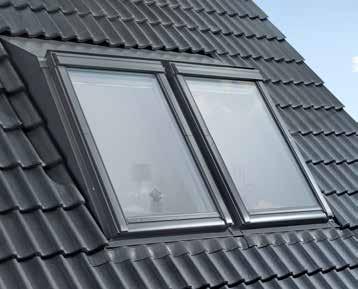 specialfjädrar för topphängt takfönster, ange vid beställning Takbalkong CABRIO Nya VELUX takfönsterkupa Mini ger, bokstavligen, precis detta.