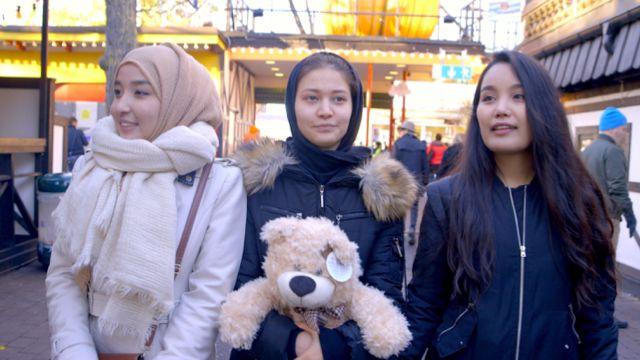 Zahra, Masi, Mina / Jennifer Norström Producent Joanna Karlberg En film om Zahra, Masi och Mina, tre tjejer från Afghanistan som kämpar för rätten att få stanna i Sverige.