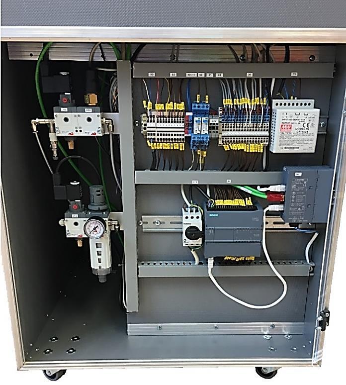 Stationen ger kunskap inom: Grundläggande/avancerad pneumatik Givarteknik, optisk, induktiv, ultraljud, magnetresistiv Motorstyrning, Linjärsystem HMI/övervakningssystem Styrpanelen är placerad under