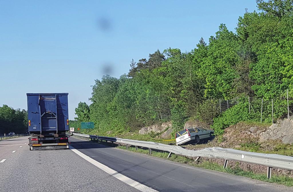 SS-EN 1317 ska luckorna täppas till denna gång?! De standarder som ingår i SS-EN 1317 serien är de som styr hur skyddsanordningar för fordon klassas.