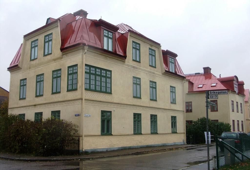 1900 1910 Jugend Jugendperiodens fönster placeras rytmiskt på fasaden. Fönstren kan ha en, två eller tre lufters bredd, med stora och höga fönsteröppningar.