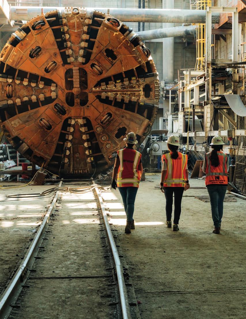 60 xxxxxxx Skanska Årsredovisning 2017 Tunnlar för snabbare färd genom centrala Los Angeles Regional Connector, tunnelbanelinje, Los Angeles, USA, Byggverksamheten I Los Angeles är bilen mer än ett