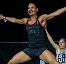 40, Studio Grön Booty move Fransisca är 23 år gammal och jobbar som grupptränings koordinator för Nordic Wellness. Började som instruktör när hon var 17 år gammal.