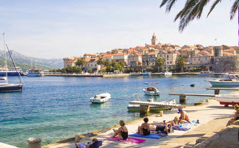 Ladda ner fler reseguider på www.aftonbladet.se/reseguider 5 x se och göra Korčula stad Staden påminner om Dubrovnik. Här finns en ringmur med en pampig port och flera torn.