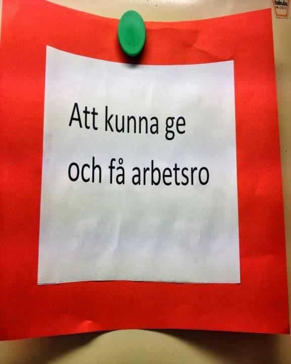 Vår strävan är att alla elever och all personal ska känna trygghet och glädje i att prata engelska, även om det är på olika nivåer Vi integrerar engelska i den dagliga verksamheten, i andra ämnen, på
