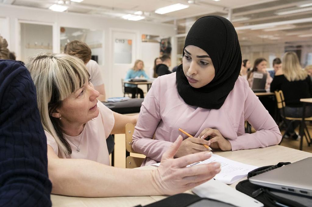 Ekonomiprogrammet H Inriktningar: Juridik Ekonomi Företagargymnasiet Företagande, ekonomi och juridik Du lär dig På ekonomiprogrammet läser du företagsekonomi, juridik och entreprenörskap.