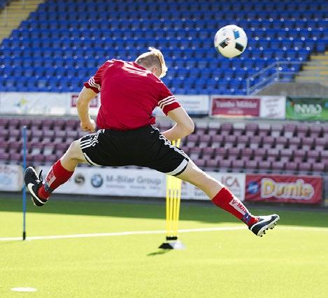 För dig som Du är målinriktad och villig att satsa på fotboll eller handboll till hundra procent samtidigt som du vill skaffa dig en bra utbildning.