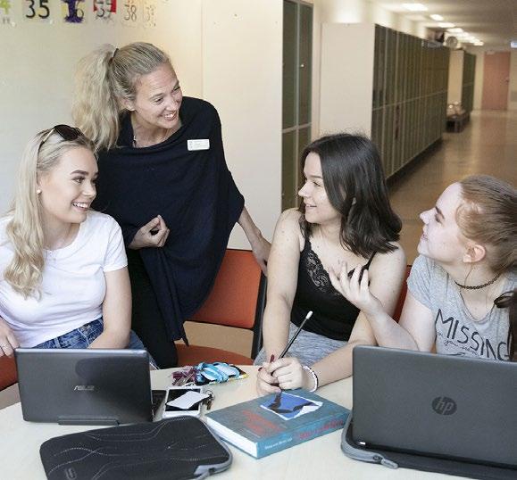 Efter skolan Väljer du att gå vidare inom det estetiska om rådet har du fått en mycket bra grund att stå på och en rejäl portfolio att visa upp.