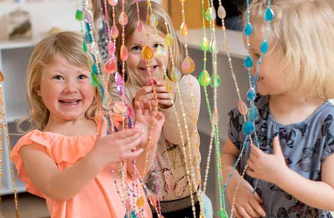 FÖR- OCH GRUNDSKOLESEGMENTET För- och grundskolesegmentet Utveckling i fokus 32 101 barn och elever i våra för- och grundskolor VERKSAMHETEN I SIFFROR FÖR- OCH GRUNDSKOLA (SVERIGE) 2017/18 2016/17