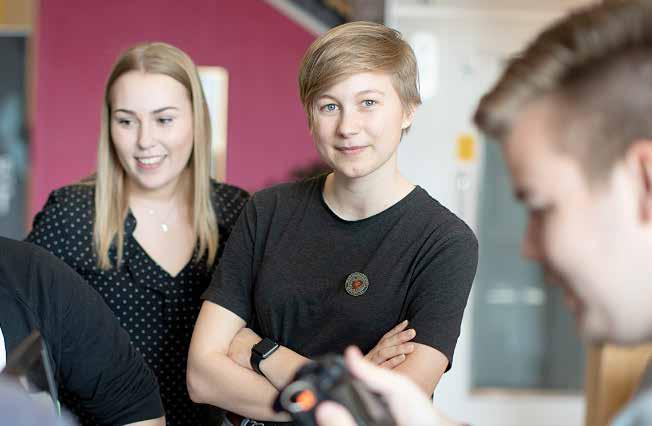 GYMNASIESEGMENTET Gymnasiesegmentet Rekordmånga väljer AcadeMedia 30 582 elever i våra gymnasieskolor VERKSAMHETEN I SIFFROR GYMNASIESKOLA (SVERIGE) 2017/18 2016/17 FÖRÄNDRING Nettoomsättning, MSEK 3