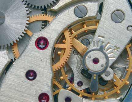 antal klocktillverkare skaffat sig specifika detaljer från specialtillverkare.