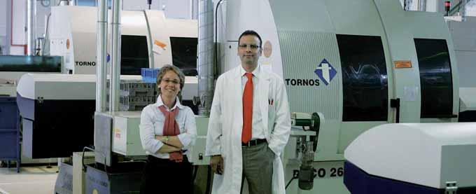 Fru Digdem Calvez, fabrikschef och herr Murat Isik, servicechef. vi den första Deco-maskinen 2004. Idag kör vi sex Multideco-maskiner och fyra Deco-maskiner från den Schweiziska tillverkaren Tornos.