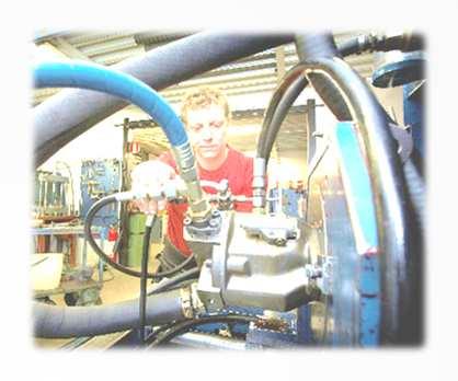 För att kontrollera utfört arbete finns en provbänk där pumpar kan drift-testas