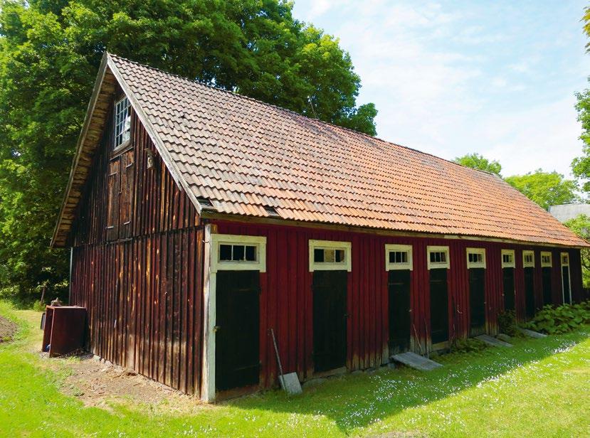 Flera av de här arbetarbostäderna är byggda på 1920-talet. En ny våg av bostadsbyggande, initierad av bruket, kom på 1940-talet.