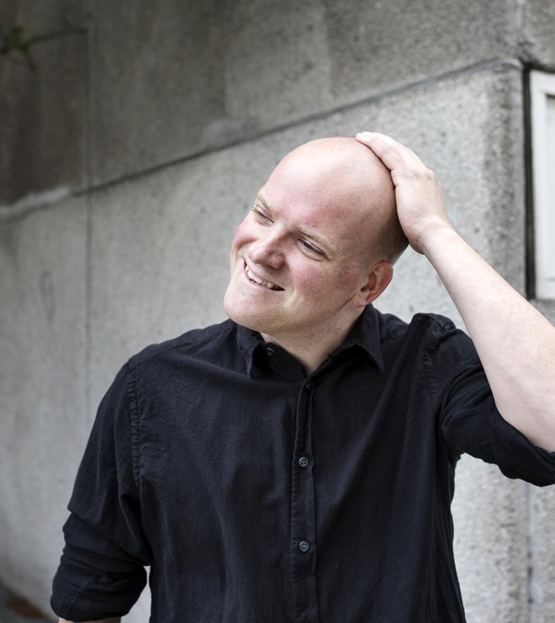 Det var faktiskt ett önskemål från förlaget att novellen skulle gå åt det lite snällare hållet, även om den självklart kunde innehålla mörker också, precis som livet är.