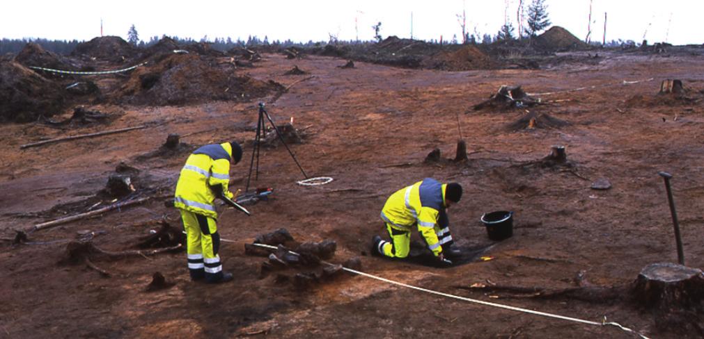 Arkeologisk undersökning Järn, slagg och snö vid fornlämning 186 Undersökning av fornlämning 186, järnframställningsplats, inför byggnation