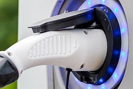 Fem frågor om laddning av elbilar Räknas laddpunkter till starkströmsanläggningar? Kan jag ladda elbilen hemma?