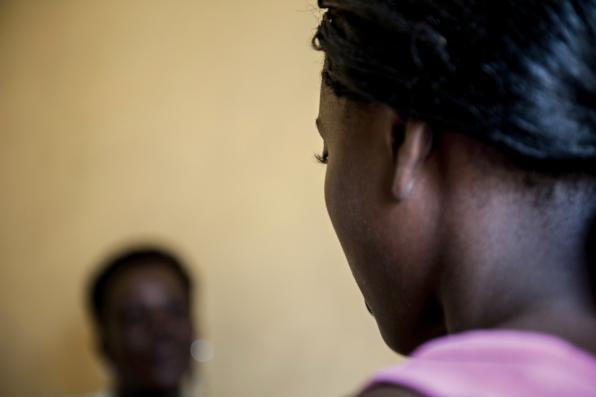Bild 4 Sexuellt våld ökar I konflikt Konflikter leder till en ökning av sexuellt och könsbaserat våld mot flickor.