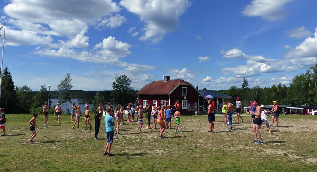 Barnkollo och dagläger Det oändligt långa sommarlovet närmar sig! Snabbare än vi anar ringer klockan till skolavslutning.