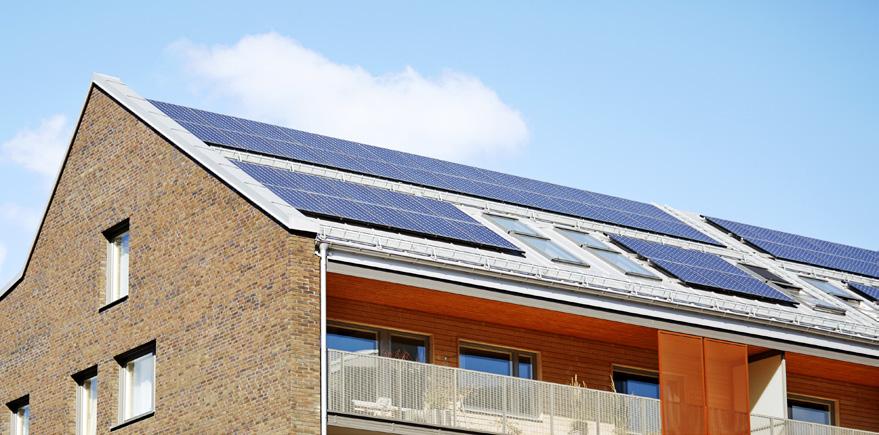 I korthet För att minska mängden energi installerar vi solceller där förutsättningarna finns. Som här på taket på en av våra fastigheter i Norra Djurgårdsstaden. Nollvision i sikte!