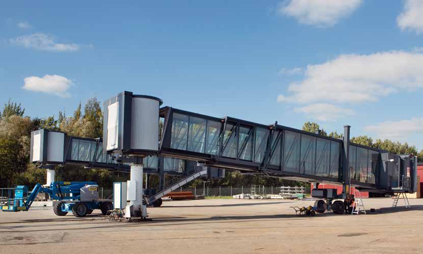 En boardingbrygga är mellan 30 och 50 meter lång och kan väga 30 till 35 ton. arje användningstillfälle. De 6 storlekarna med laster från 150 kg till 2000 s för både runda och plana material.