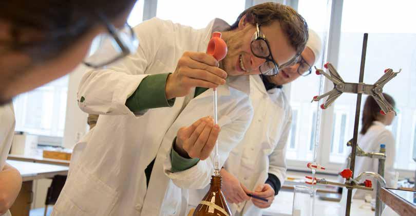 Naturvetenskapligt basår I samarbete med Stockholms universitet KURSPAKET Förkunskaper, kursstarter och kurslängd Poäng (termin 1+2): 850 poäng Förkunskaper för termin 1+2: Matematik 2a, 2b eller 2c