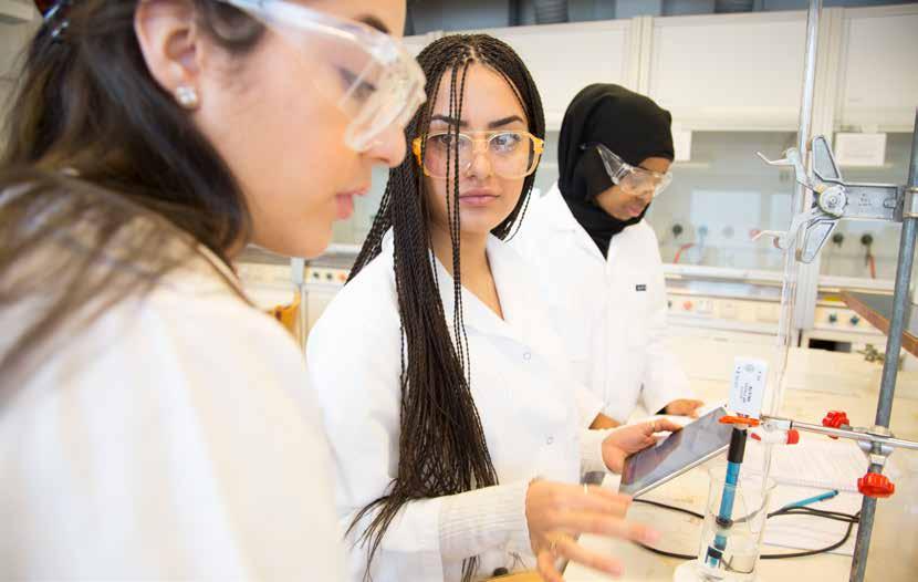Allmän information Komvux är till för dig som behöver läsa in grundskolan eller gymnasiet och för dig som behöver komplettera dina betyg för att komma in på universitetet eller högskola.