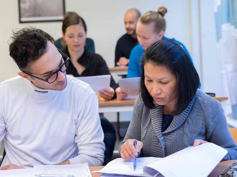 SFI och yrkesutbildning i kombination SFI med yrkesutbildning är en utbildning som dels innehåller SFI-kurser och dels kurser på gymnasial nivå.