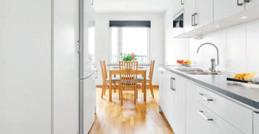 Nyrén TELEFON 070-6717075 Bostadsrätt med ett centralt läge Rymlig balkong Utsikt