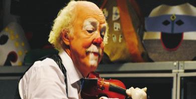 se Lördag 6 oktober, Hargshamns Folkets Hus SERVERING HELA DAGEN. PUBEN ÖPPNAR KL. 18.00 15.00 Bruksgymnasiets estetiska program uppträder med ett program 15.