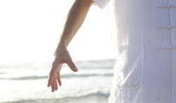 till Prästgårdsväg. 4, Alunda. Mitt emot vårdcentralen. Anneli Lund (Lillan). Tel: 0709 650 933 Diplomerad Energipedagog, Instruktör i Qi gong och Meditation samt Akupunktör.
