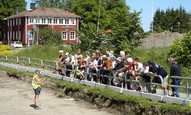 102 Gamla Uppsala årsredogörelse år 2012 Figur 6. En grupp besökare guidas av Lena Sundin. Foto: Jonas Wikborg, SAU. 2012 april maj juni juli augusti sept. oktober nov.