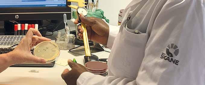 Hälso- och sjukvård foto: Medicinsk service Region Skåne strävar efter att öka den kliniska forskningen. Målet är att forskningen ska resultera i förbättrade medicinska resultat för patienterna.