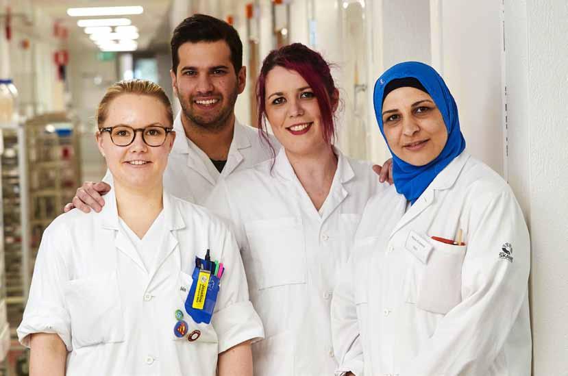medarbetare Det finns över 100 olika yrkesgrupper representerade. De flesta jobbar inom hälso- och sjukvården. foto: Andreas Hillergren Arbetslivsintroduktionsanställningar.