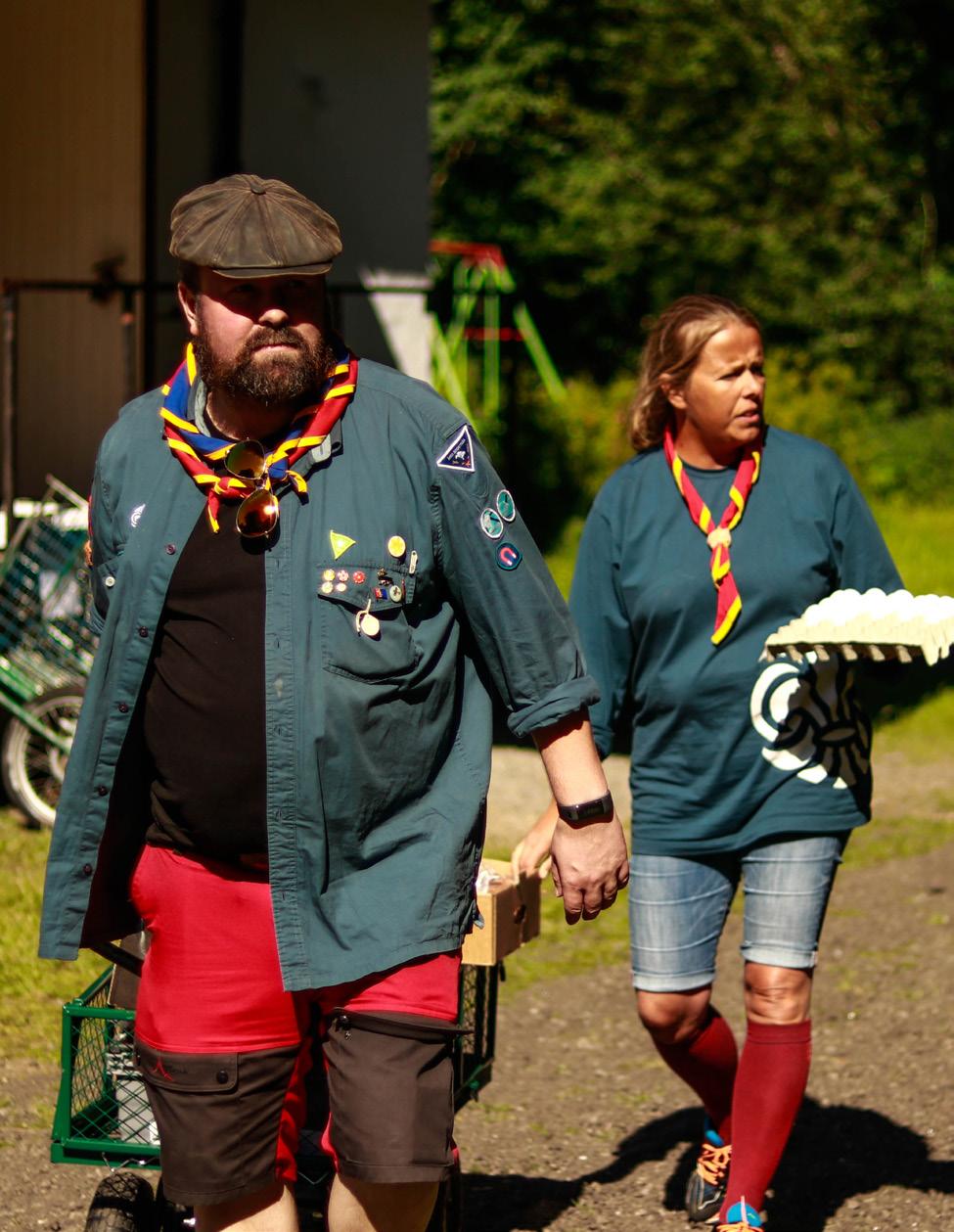 MATUTDELNING Mat och förvaring Mat är en viktig del av lägerupplevelsen och vi vill göra allt för att den upplevelsen ska bli så bra för er! Maten kommer delas ut byvis inför varje måltid.