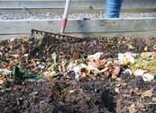 att kompostera som användes i Japan för länge sedan. Tillsammans med bokashiströ förvandlas avfallet till något som kan omvandlas till näringsrik mylla på några veckor.