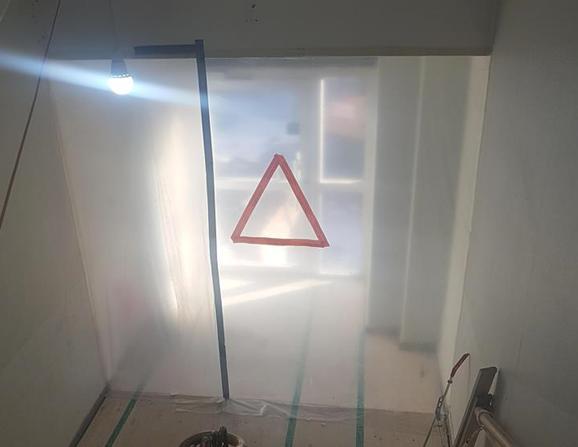 direkt på saneringszonen, se enligt bild nedan en pågående uppbyggnad av saneringszon.