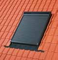 På vintern håller den värmen kvar inomhus Väljer du en INTEGRA Solar-jalusi monteras den utan kabeldragning på ditt manuella takfönster eller på ditt INTEGRA Solar takfönster.
