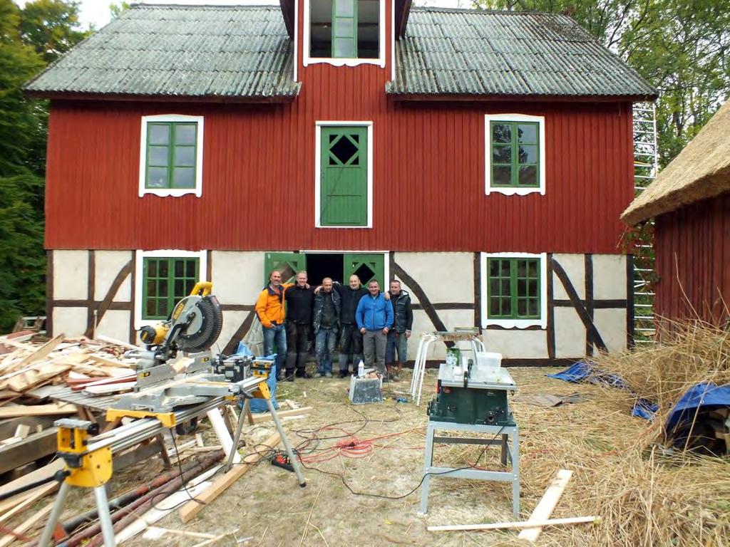 Team Gräsma har samlats. Från vänster fastighetsägare Gabriel Sjövall, Tim Ekstrand från Vassapågarna, Tomasz Frak, Adam Bala, Mariusz och Mateusz Agatowski alla från MP-MA Bygg.