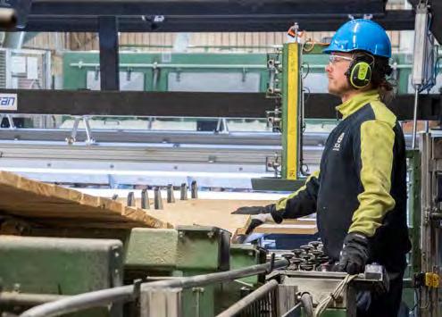 Introduktion Verksamheten Förvaltningsberättelse Finansiella rapporter Hållbarhetsnoter Övrigt Andel av koncernen 2017 Nettoomsättning 1 Justerad EBITDA 2 Sysselsatt kapital Antal anställda 27 % 17 %
